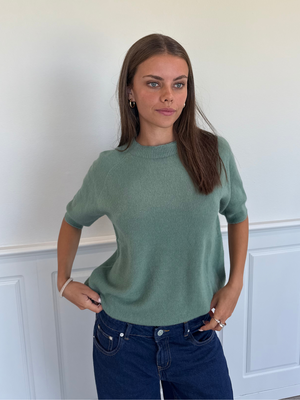 SAGA SHORTSLEEVE KNIT - GREEN