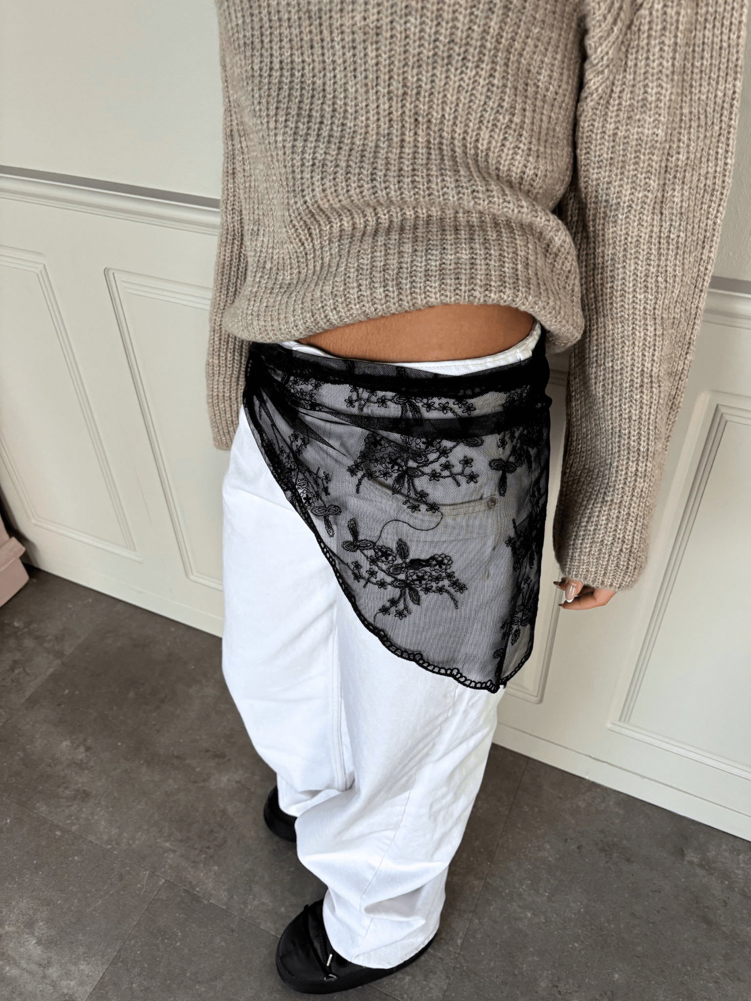 NILA HIP SCARF - BLACK