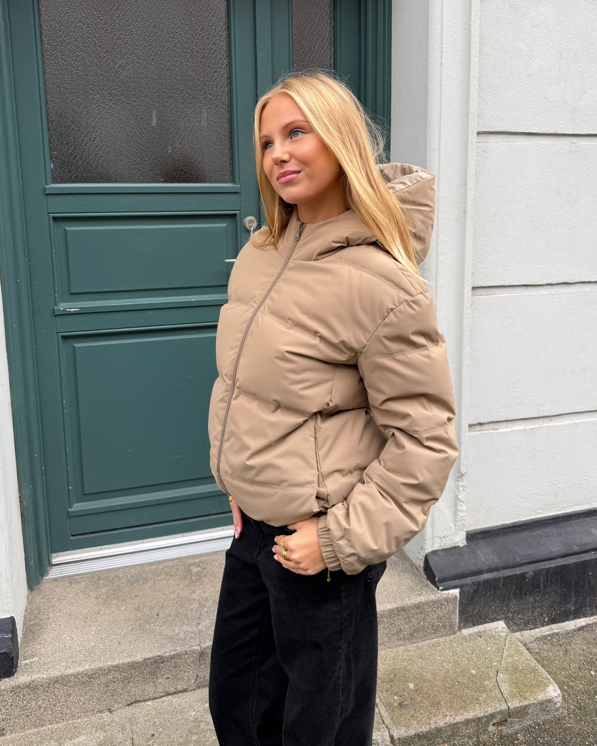 ALMA DOWN JACKET i sand – billede 11