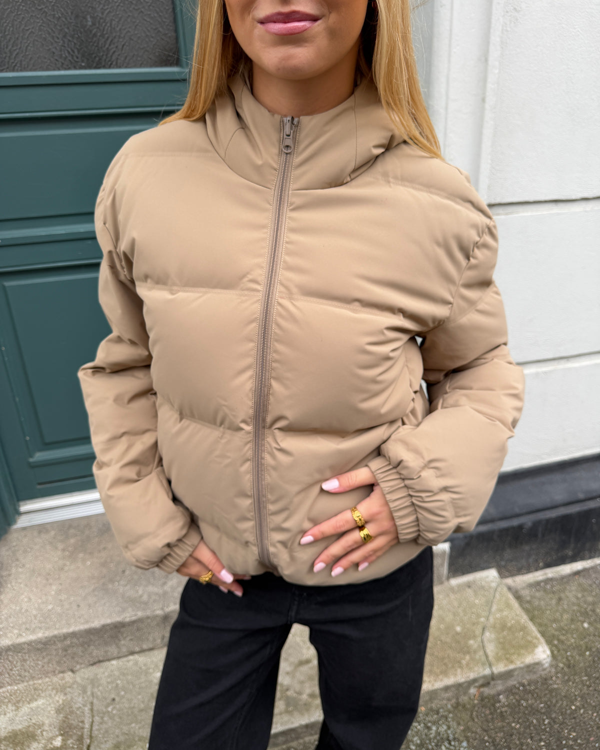 ALMA DOWN JACKET i sand – billede 12