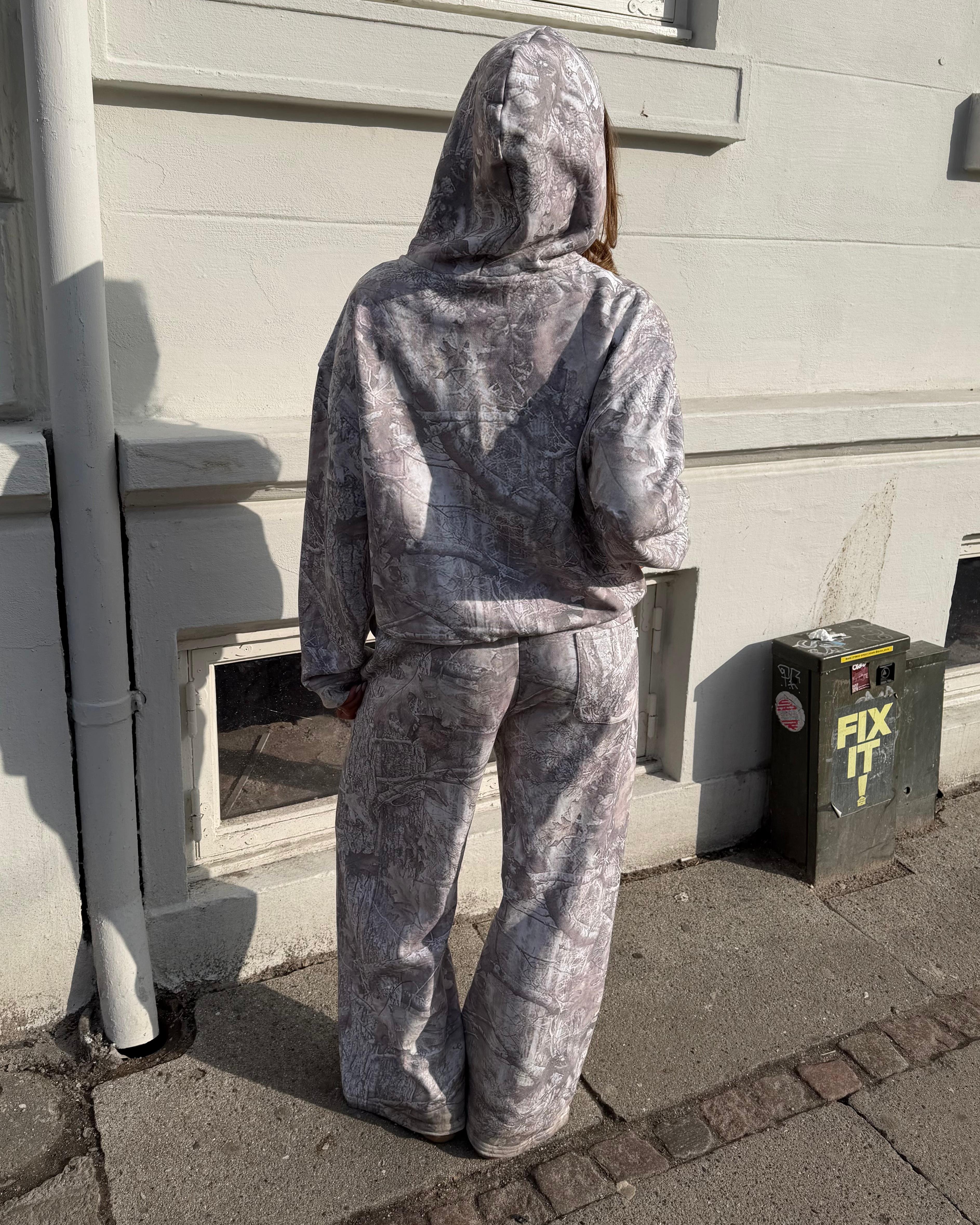 BAGGY SWEATPANTS - BROWN