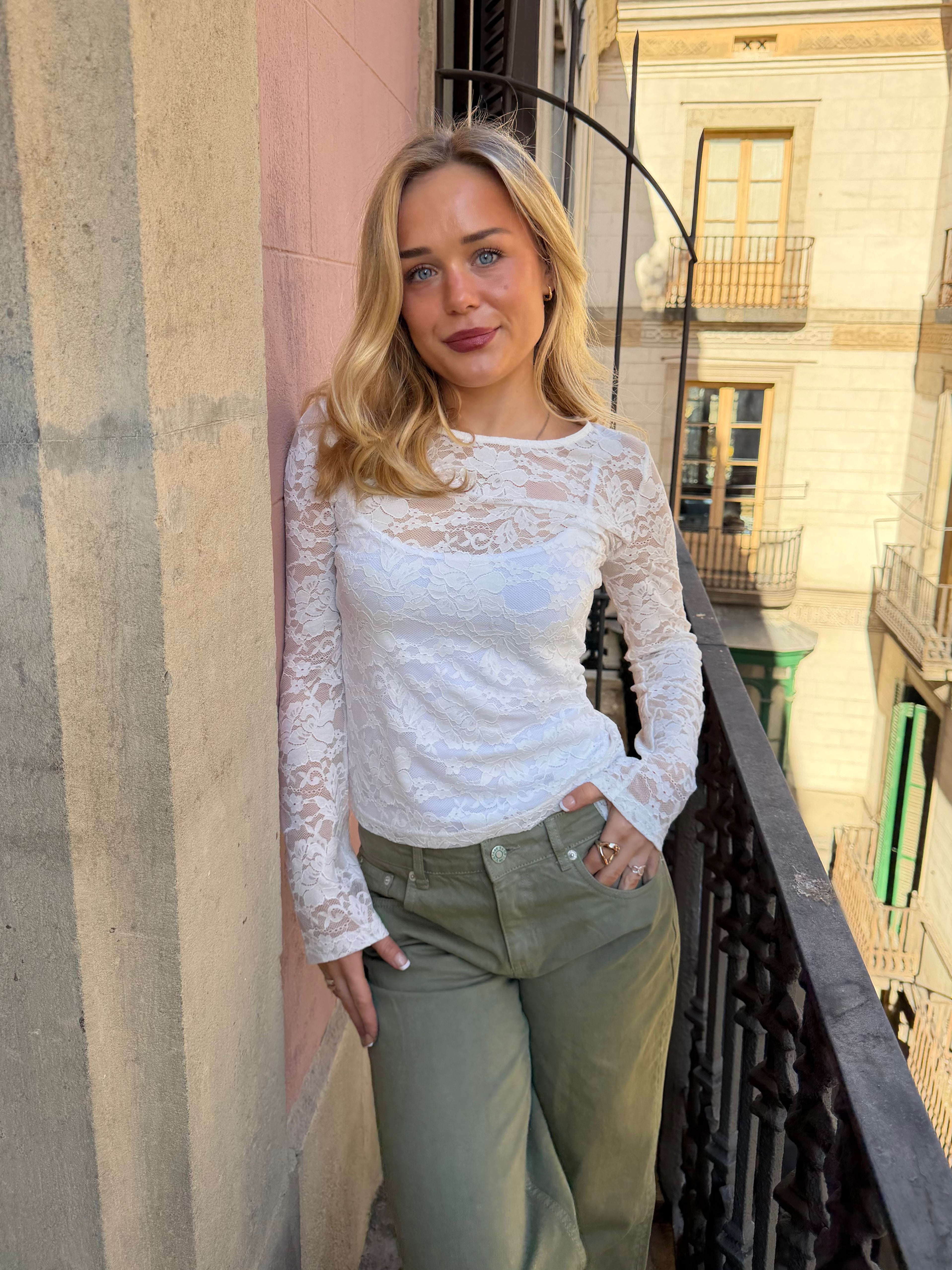 SARA SATIN LACE TOP - CREME