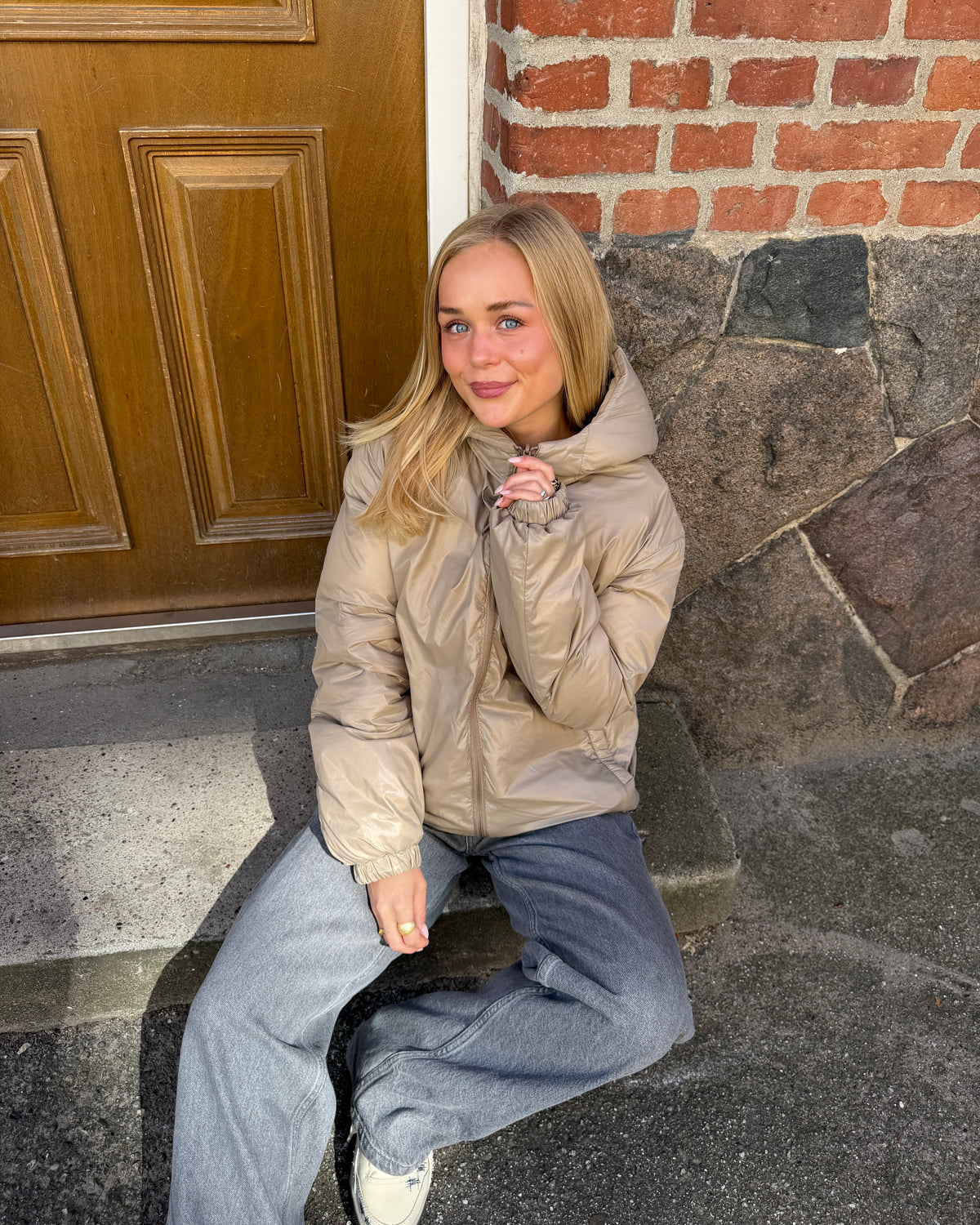 ALMA DOWN JACKET i sand – billede 3