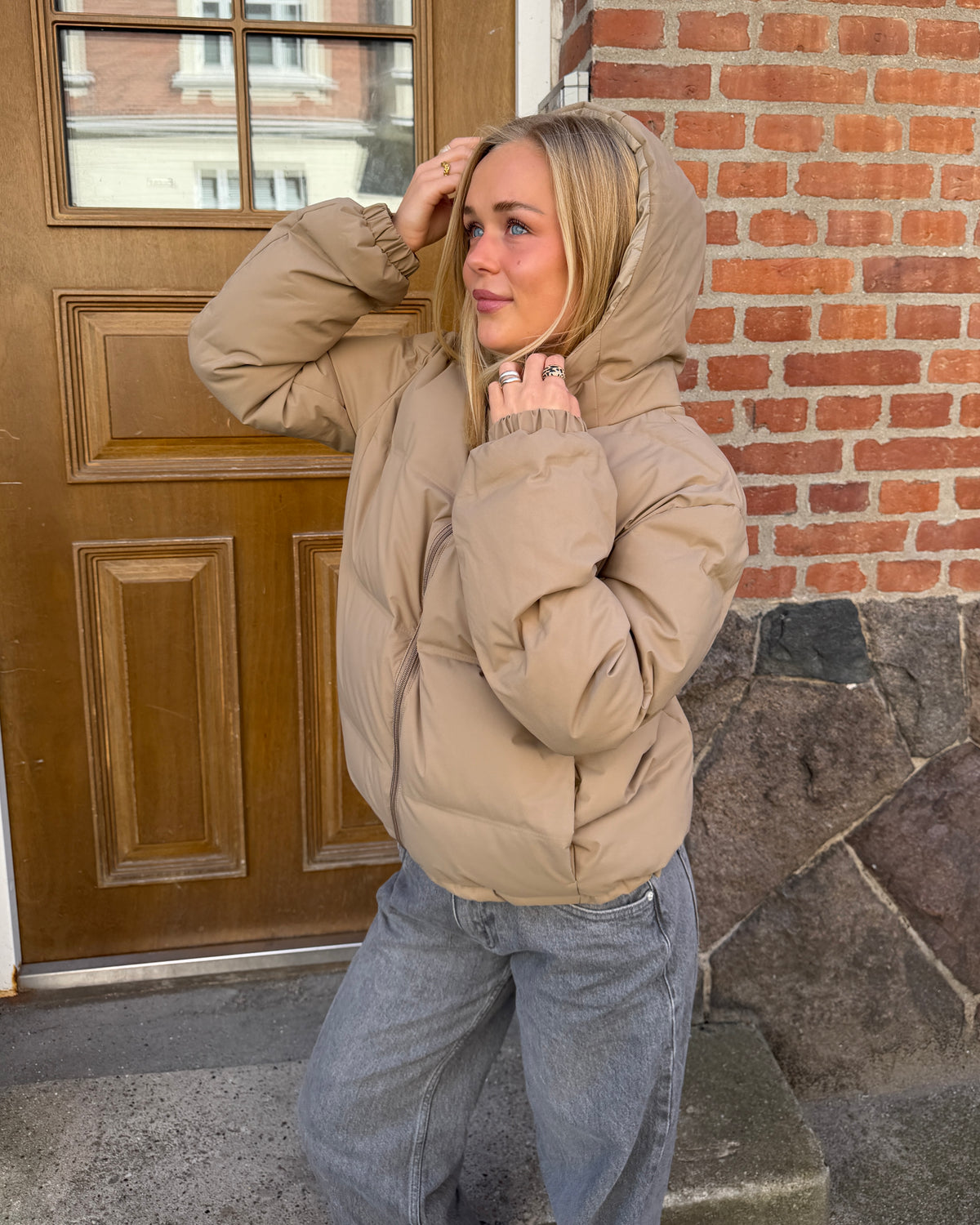 ALMA DOWN JACKET i sand – billede 8