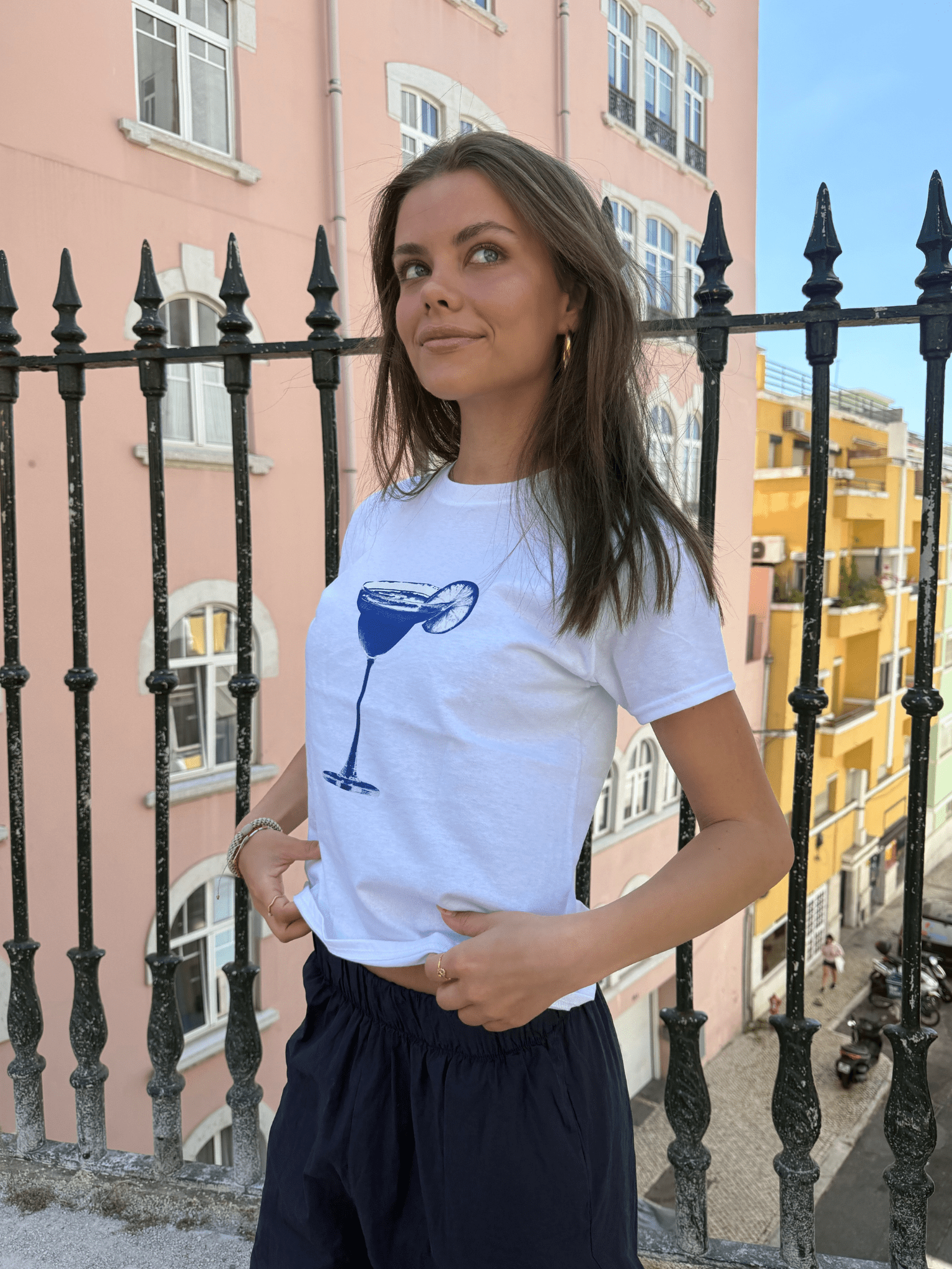 BLUE DRINK, BABY TEE - HVID - Dinvintageshop