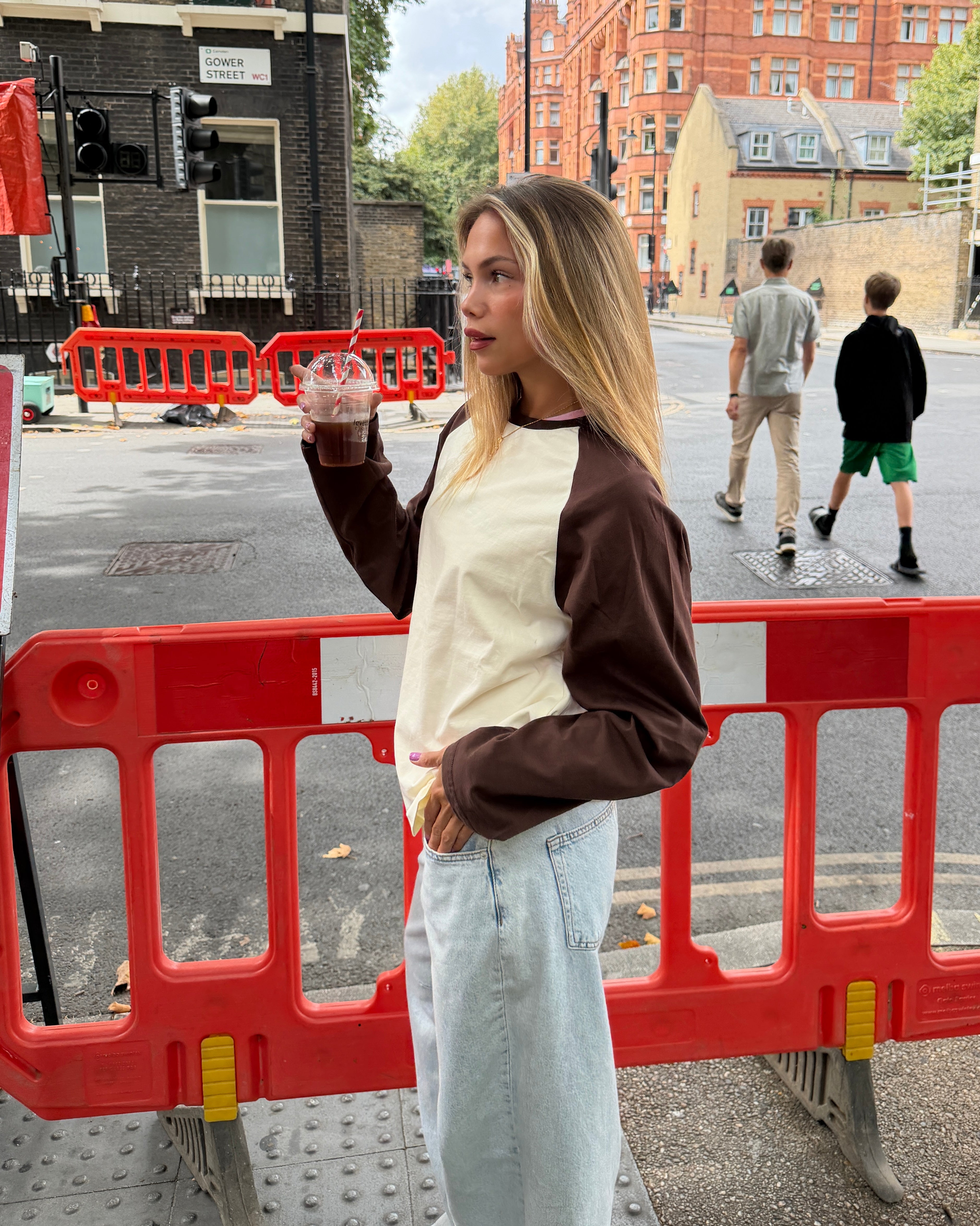 KLARA TEE - OFFWHITE/BROWN - Dinvintageshop