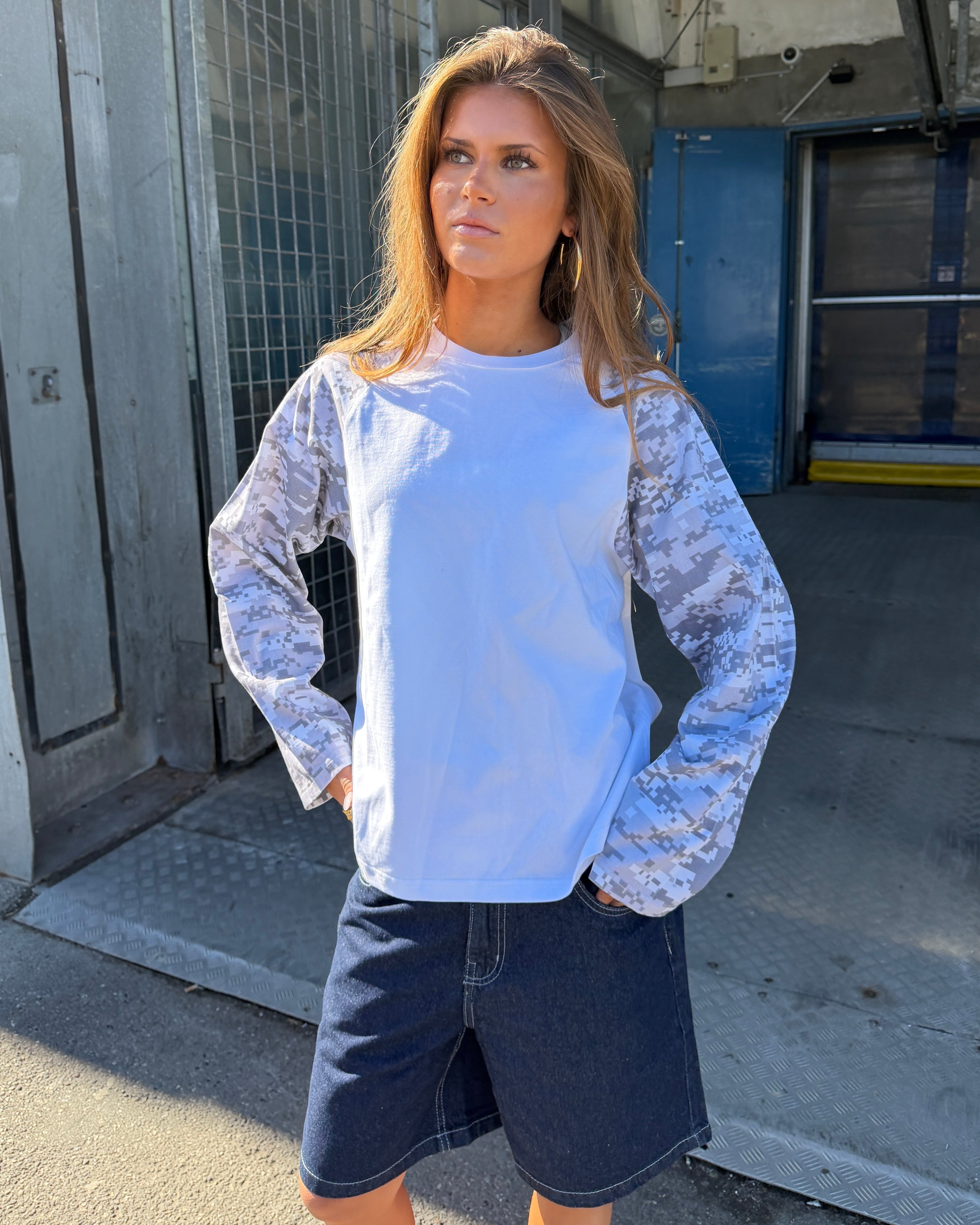 KLARA TEE - WHITE/GREY ARMY - Dinvintageshop