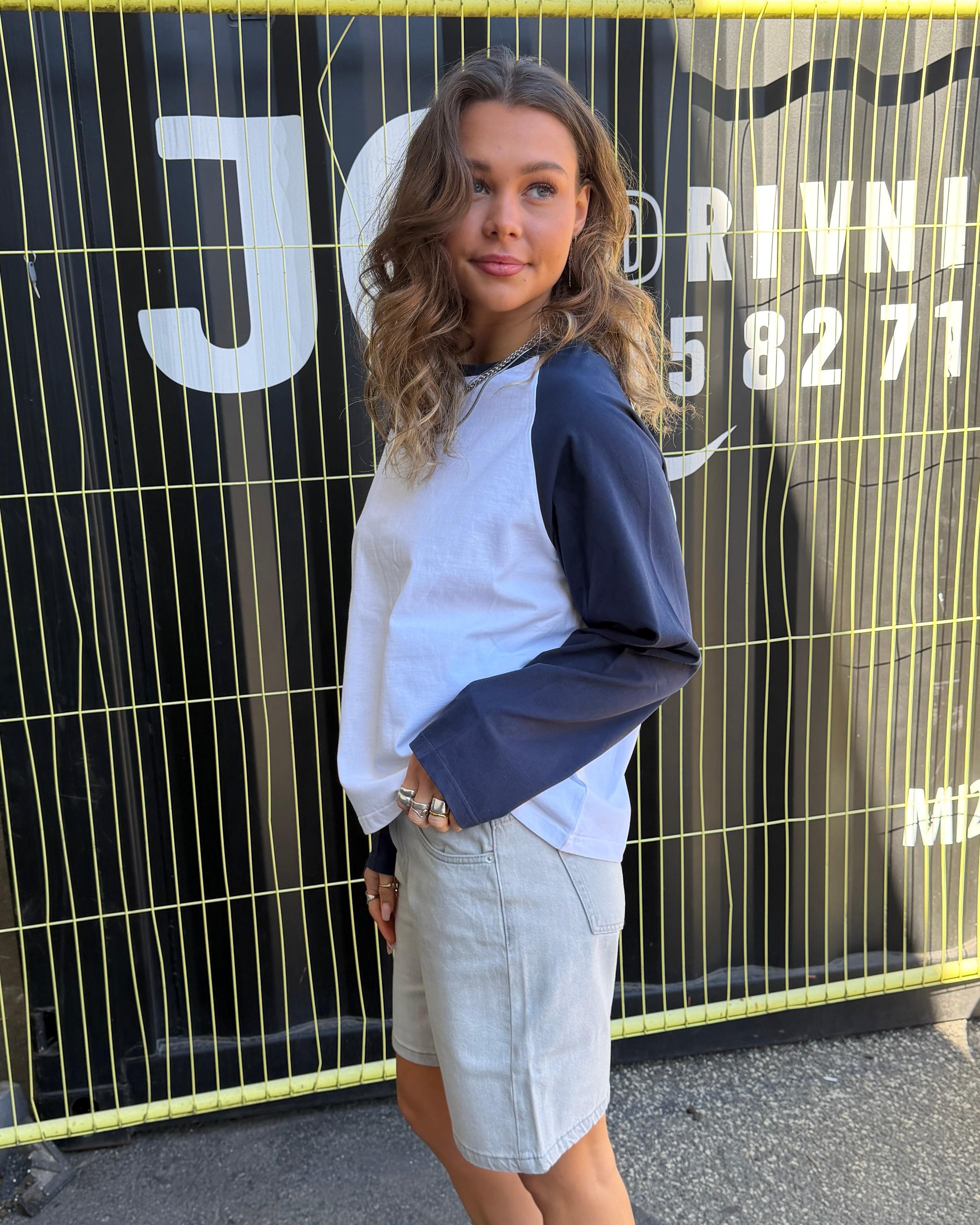 KLARA TEE - WHITE/NAVY - Dinvintageshop