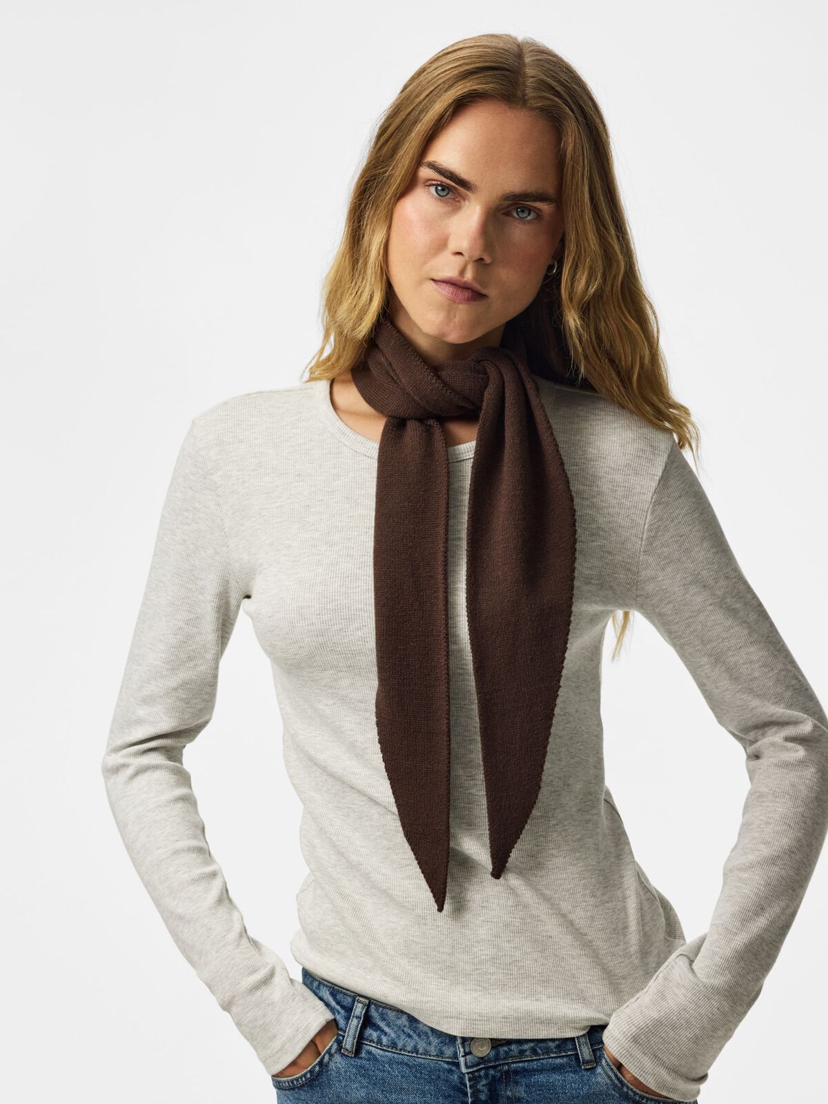 KOMMA TRIANGLE SCARF - HOT FUDGE - Dinvintageshop