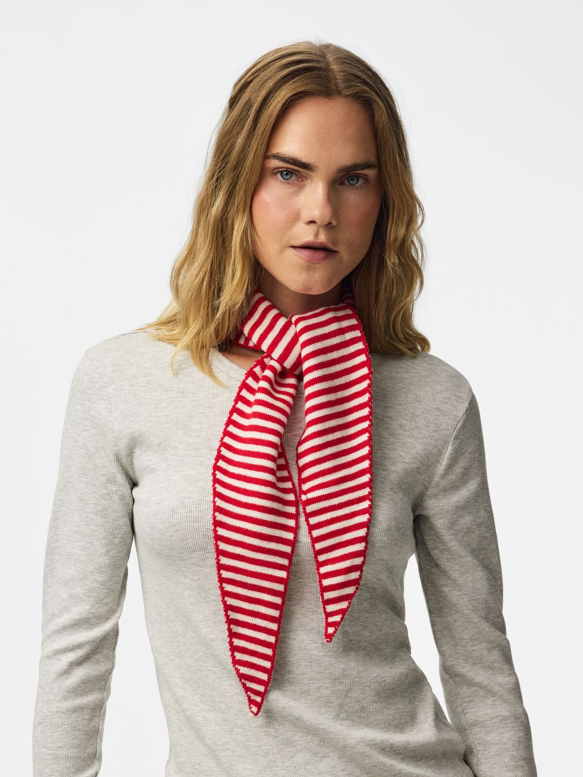 KOMMA TRIANGLE SCARF - RED / CLOUD DANCER - Dinvintageshop