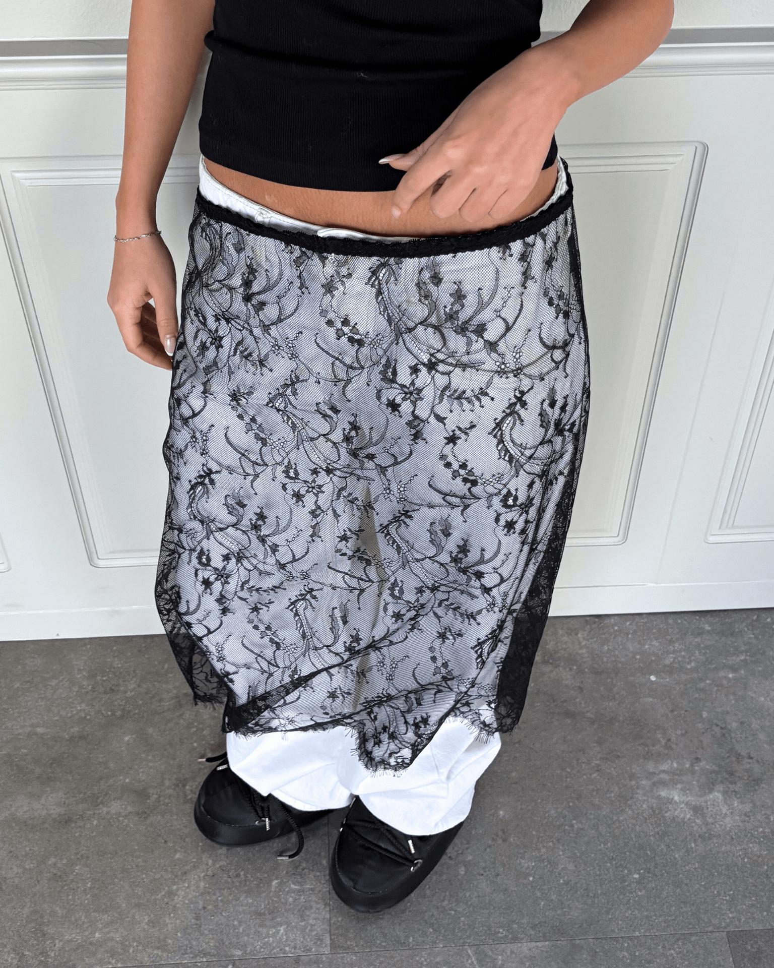 LACE SKIRT - BLACK
