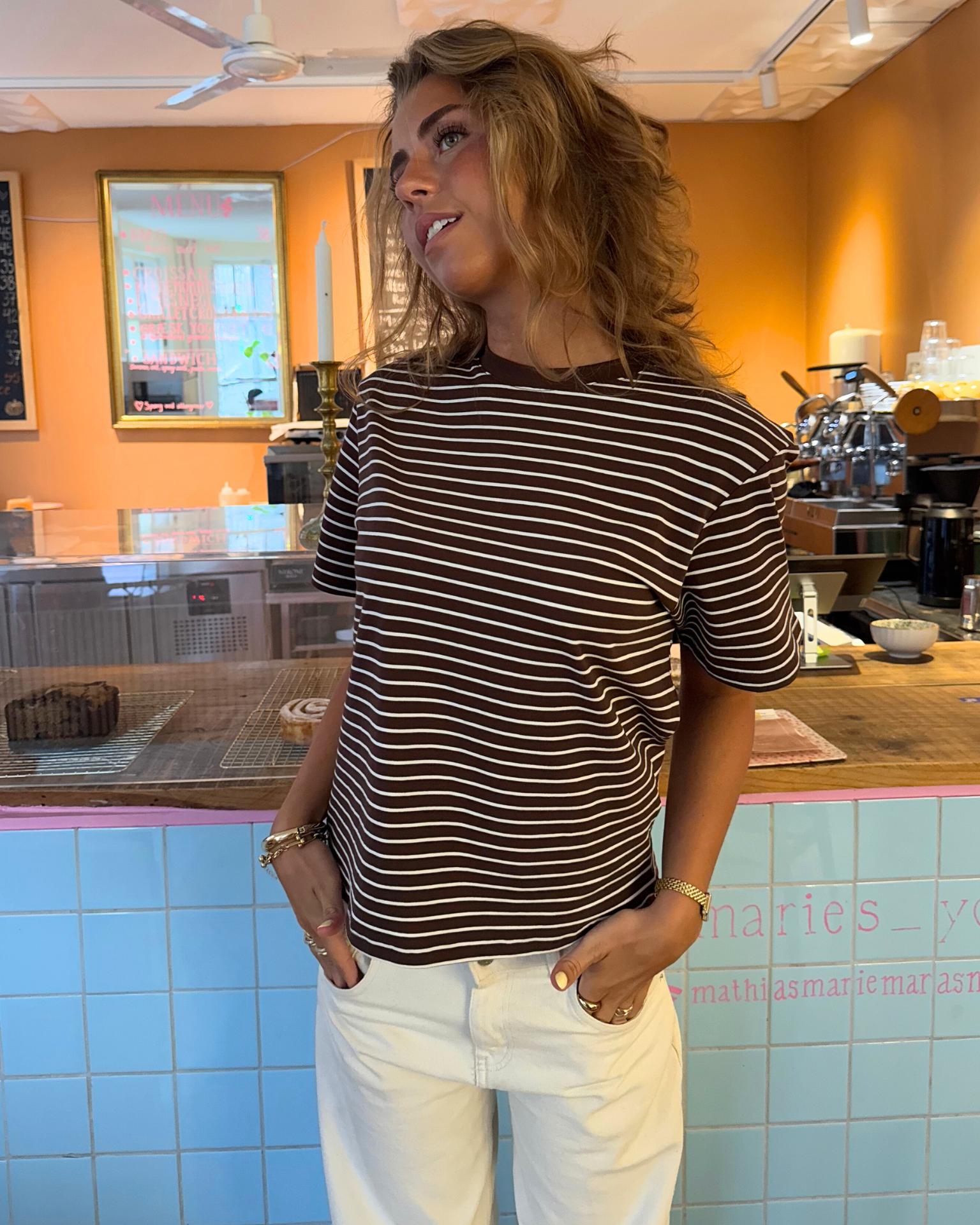 LYKKE STRIPE TEE - BROWN/WHITE