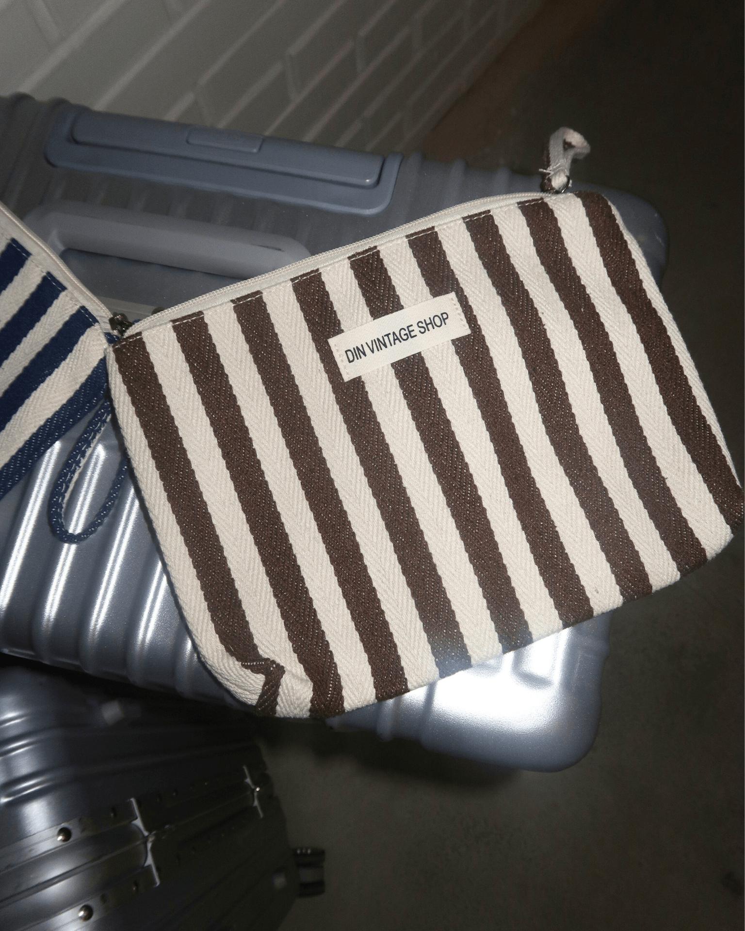 MAKEUP BAG - BROWN