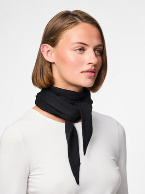 KOMMA TRIANGLE SCARF - BLACK