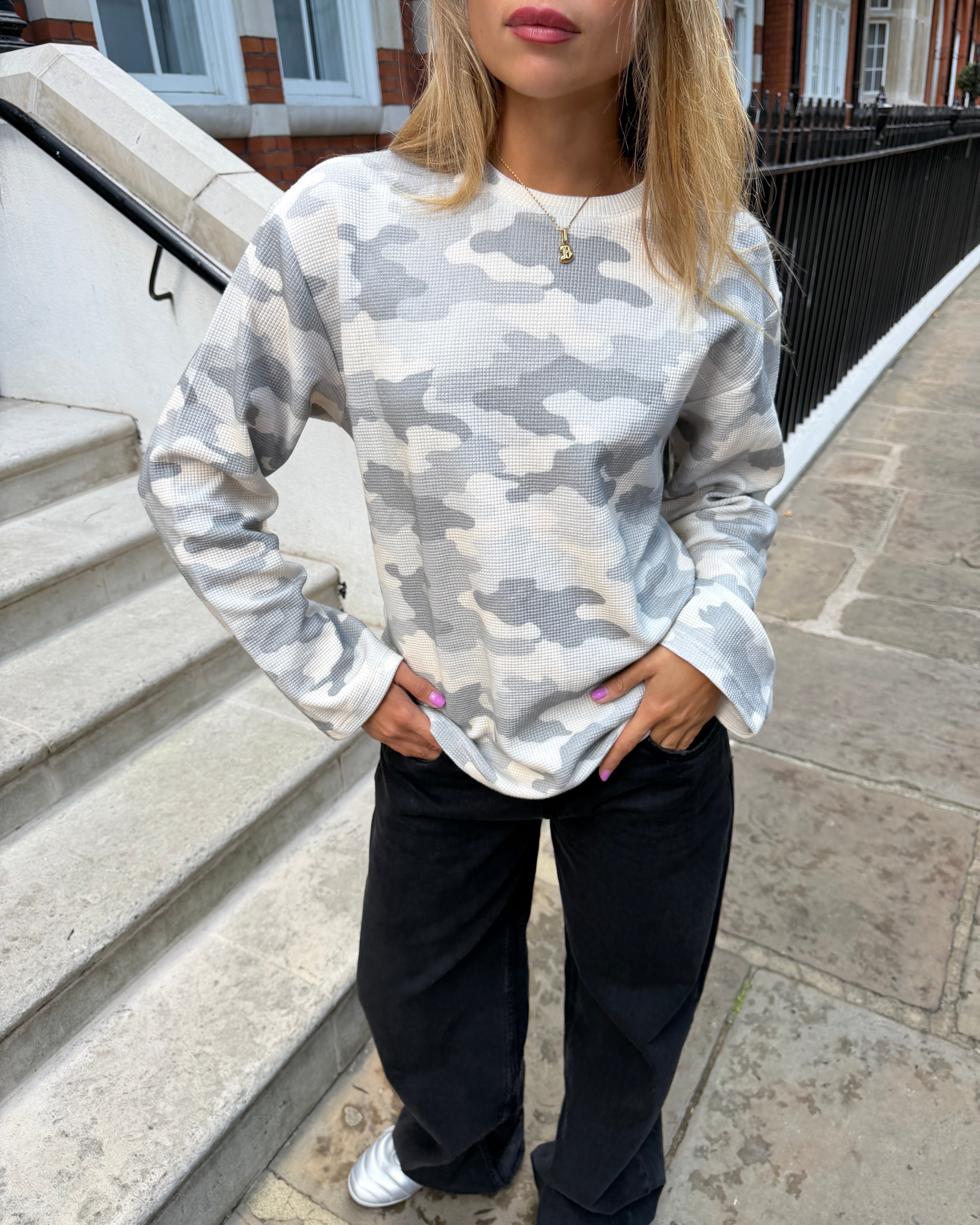 RONJA TEE - GREY CAMO - Dinvintageshop