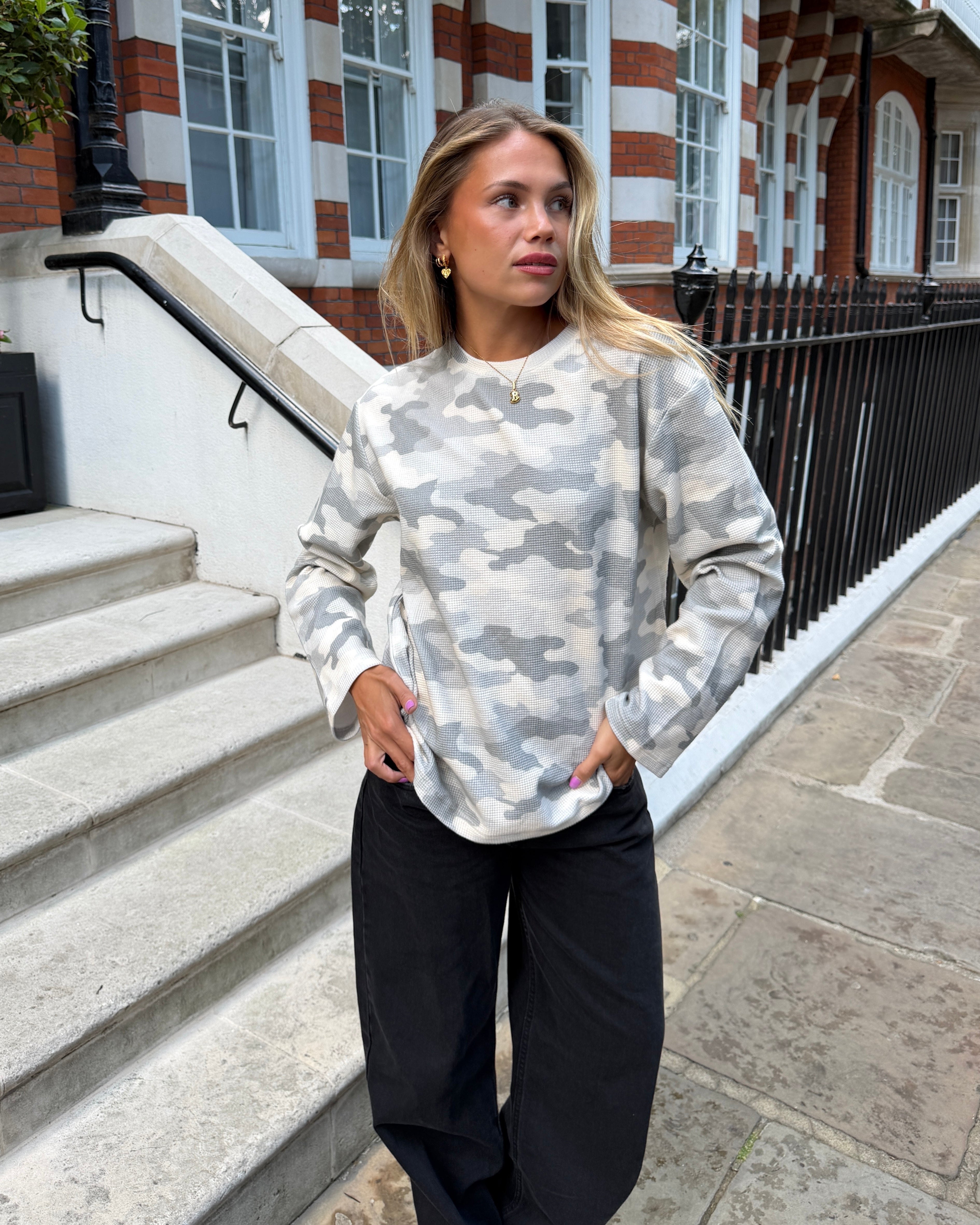 RONJA TEE - GREY CAMO - Dinvintageshop