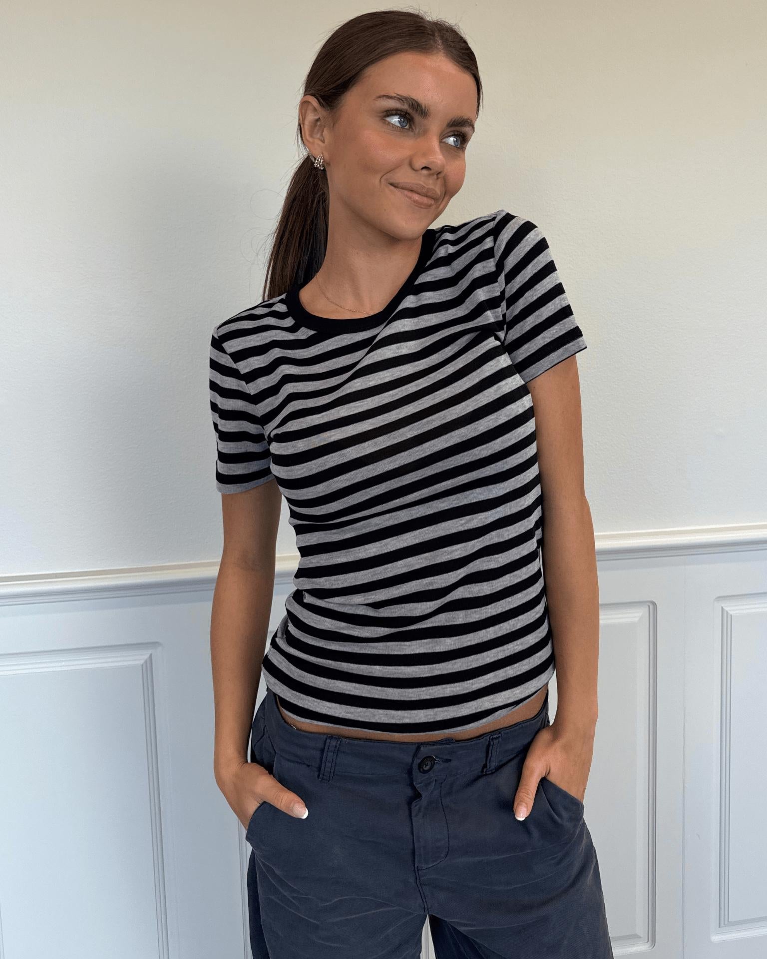 SIDSE KORTÆRMET T-SHIRT - BLACK/GREY STRIPE