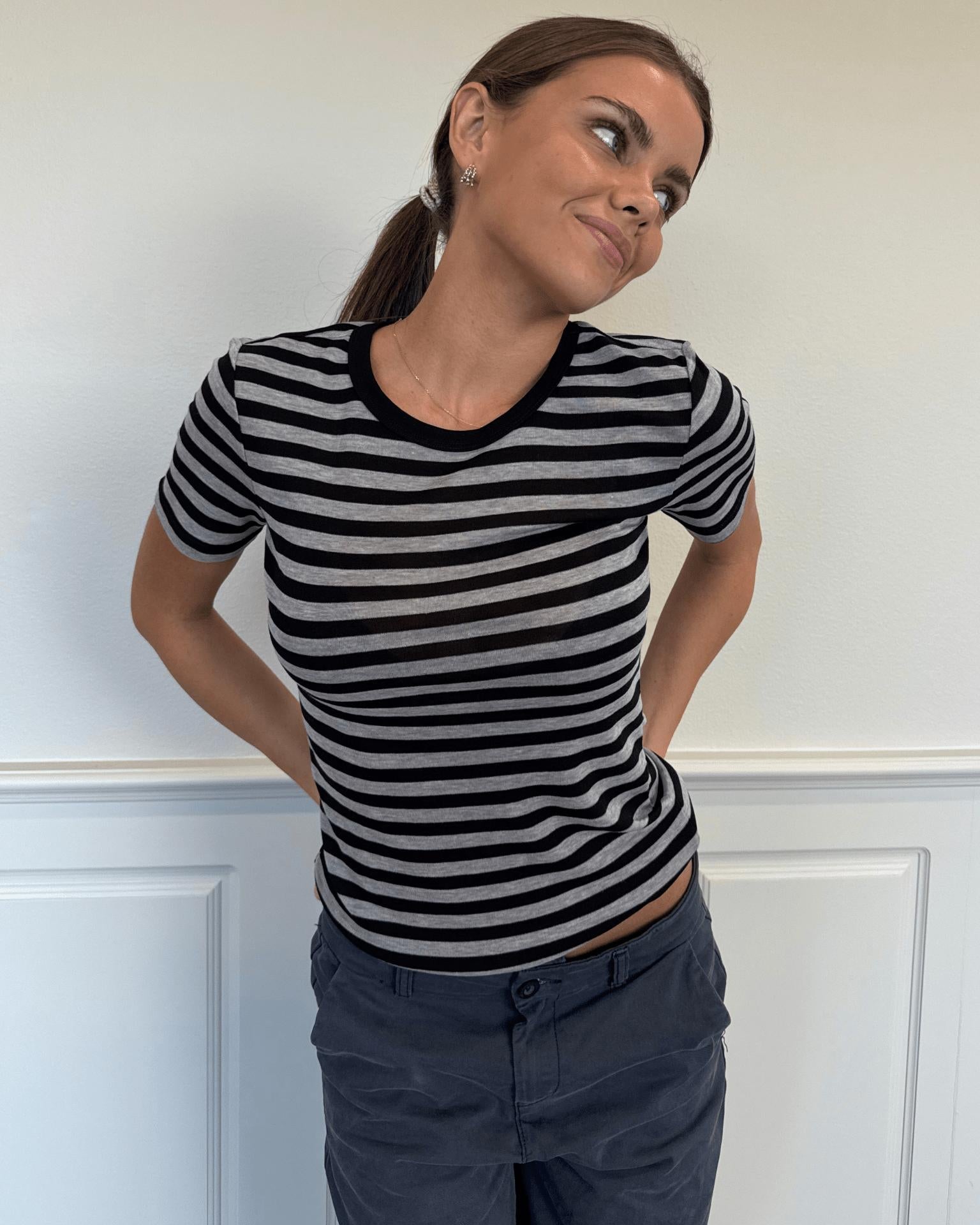 SIDSE KORTÆRMET T-SHIRT - BLACK/GREY STRIPE