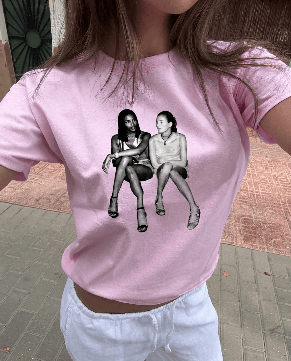 SUPERMODELS BABY TEE - LYSERØD - Dinvintageshop